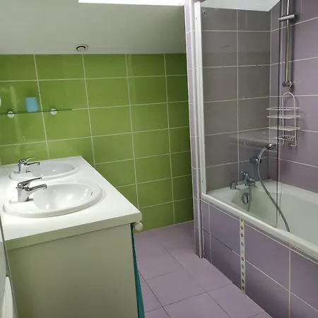 בית נופש Maison Familiale 6 *