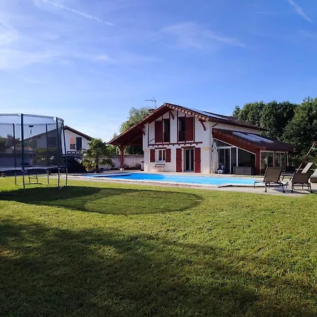 Maison Familiale 6 *